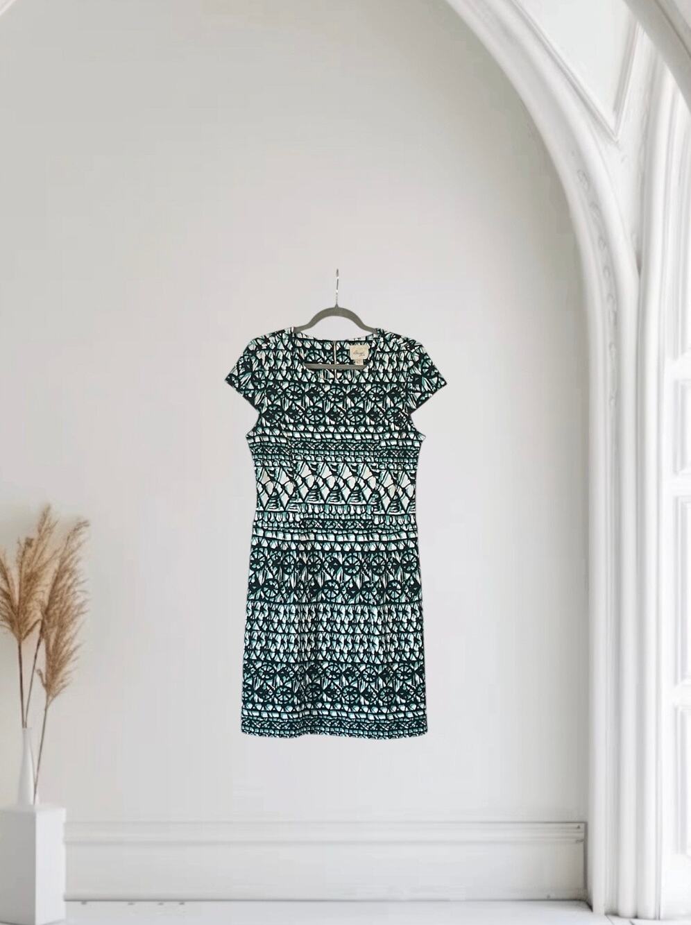 Beige by ECI Dress Black White Green Geometric Shapes, Size 6